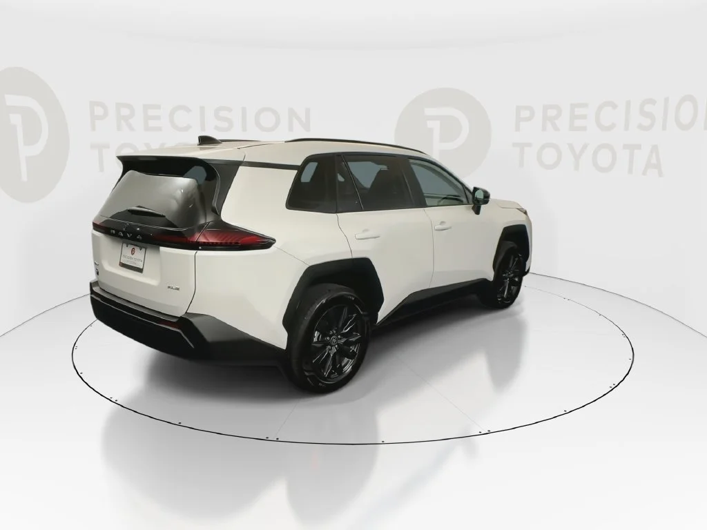 Used 2026 Ice Cap Toyota XLE Premium image 4