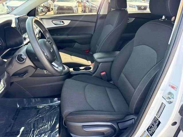Used 2022 White Kia LXS image 11