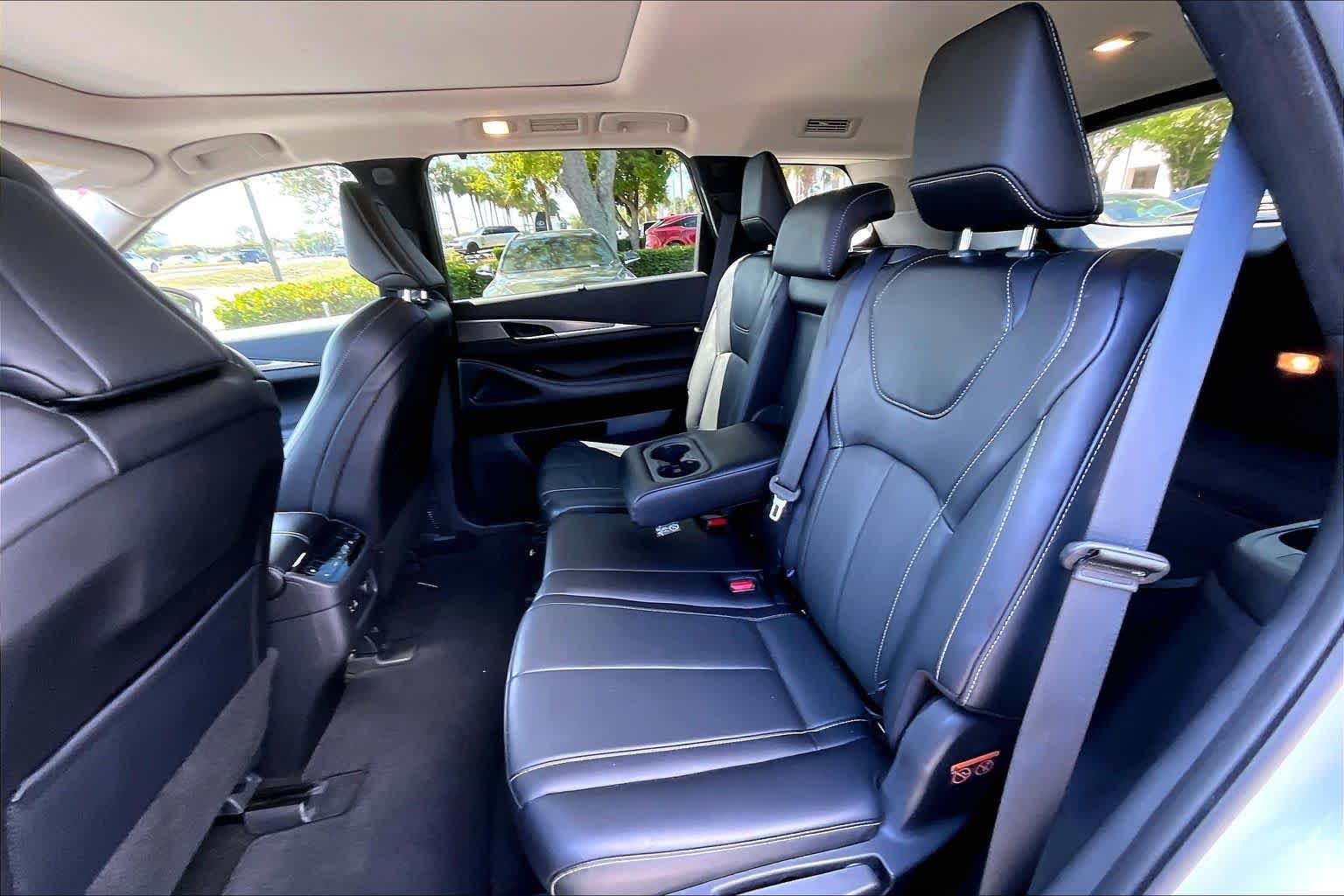 Used 2024 Majestic White INFINITI LUXE image 21