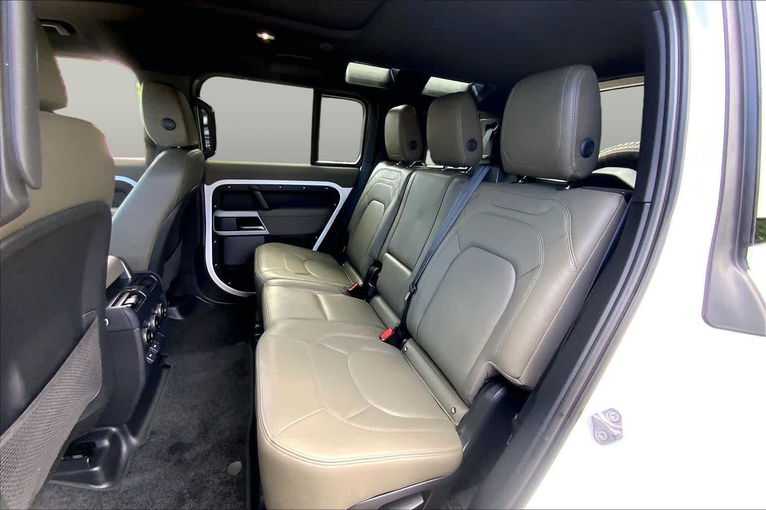 Used 2023 Fuji White Land Rover S image 19