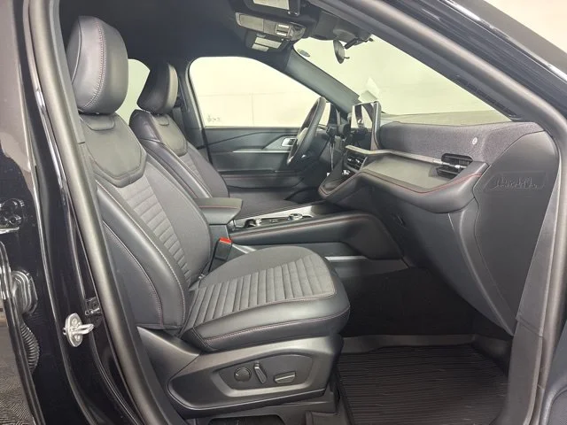 New 2026 Agate Black Metallic Ford ST-Line image 4