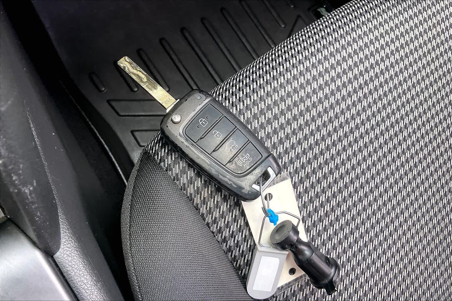 Used 2019 Thunder Gray Hyundai SE image 14