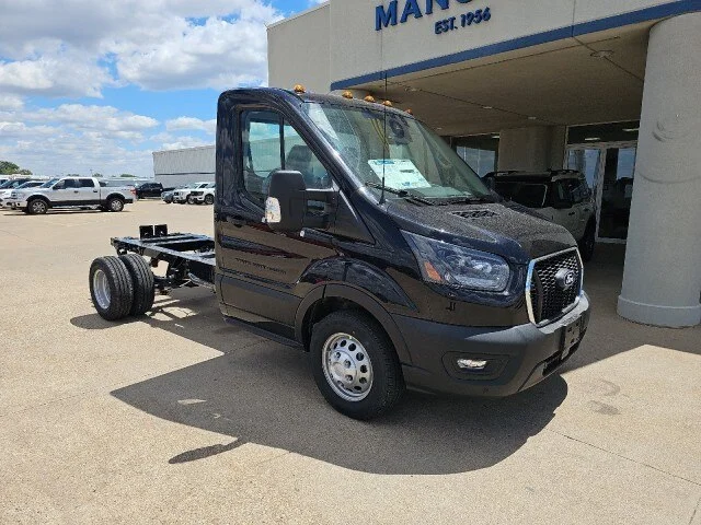 New 2026 Agate Black Metallic Ford Chassis Cab image 19