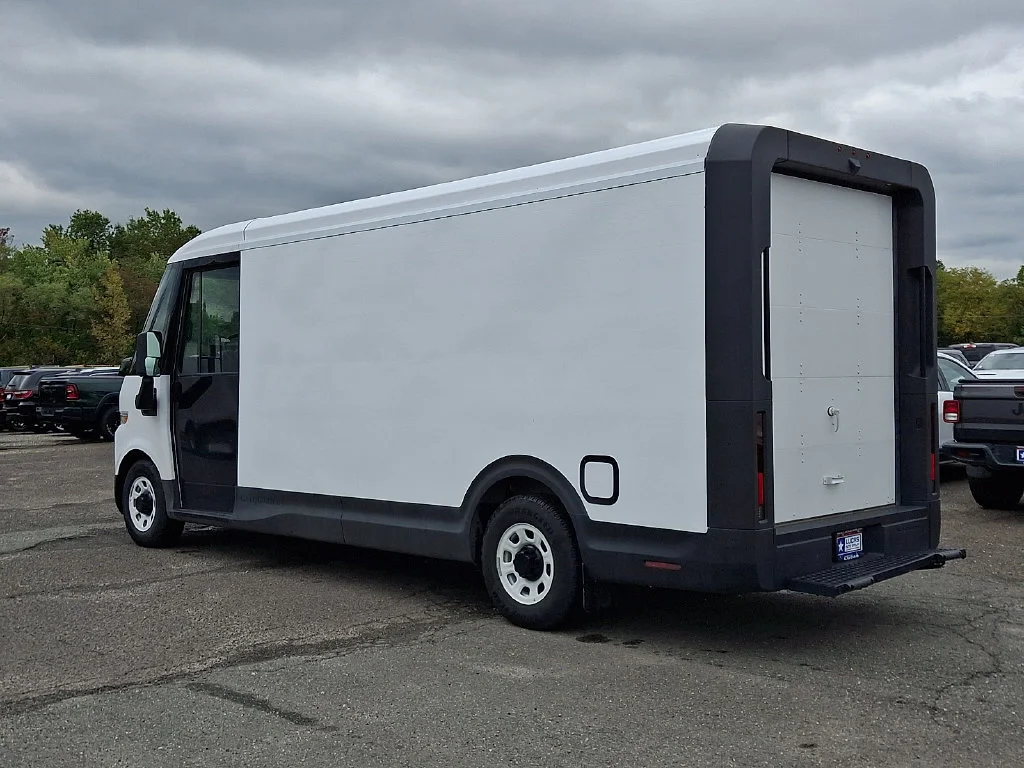 Used 2024 Oyster White BrightDrop EJY image 7