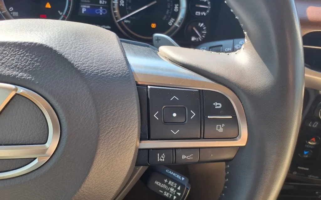 Used 2021 White Lexus 570 image 26