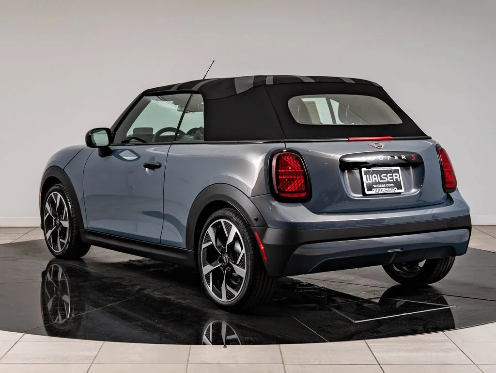 New 2026 Gray Metallic MINI Iconic image 7