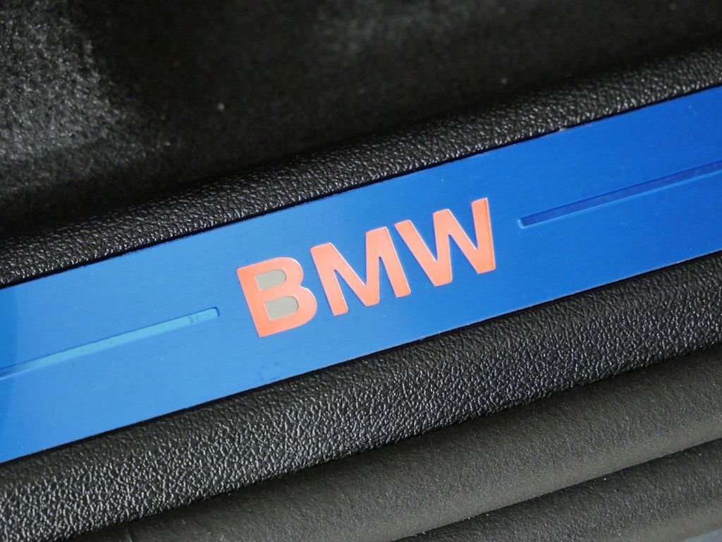 Used 2026 Skyscraper Grey Metallic BMW xDrive40i image 24
