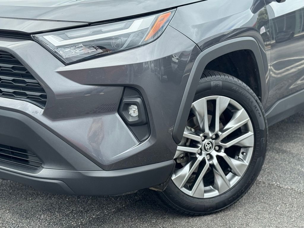 Used 2023 Gray Toyota XLE Premium image 5