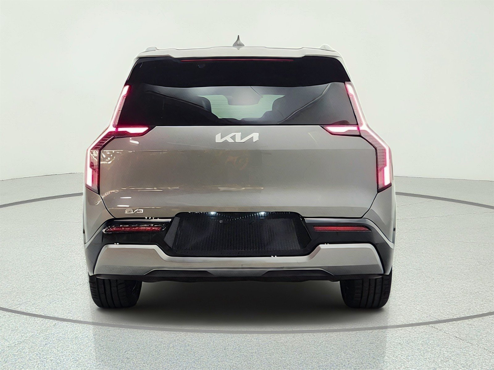 Used 2024 Pebble Gray Kia Land image 6