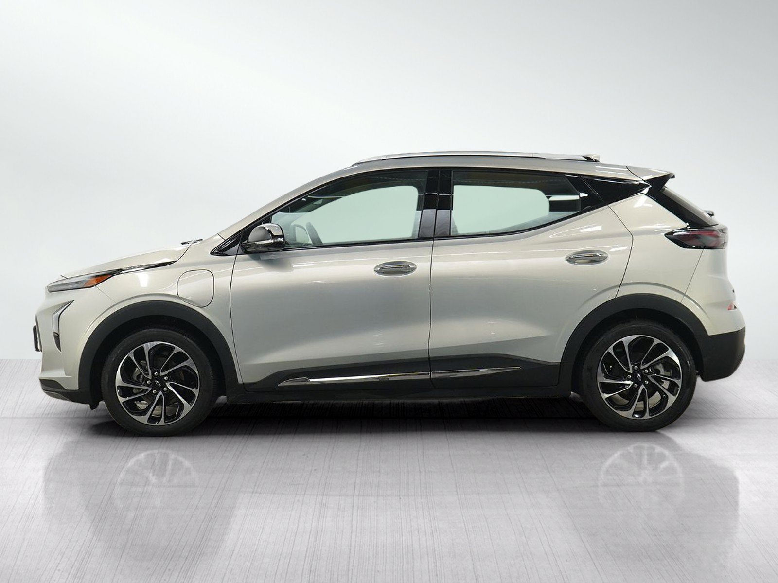 Used 2022 Chevrolet Bolt EUV Premier with VIN 1G1FZ6S0XN4119392 for sale in Minneapolis, Minnesota