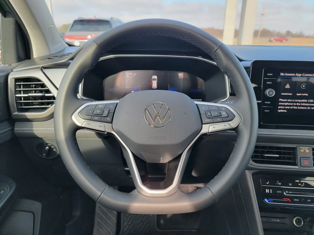2026 Volkswagen Taos SE Black - Photo 29