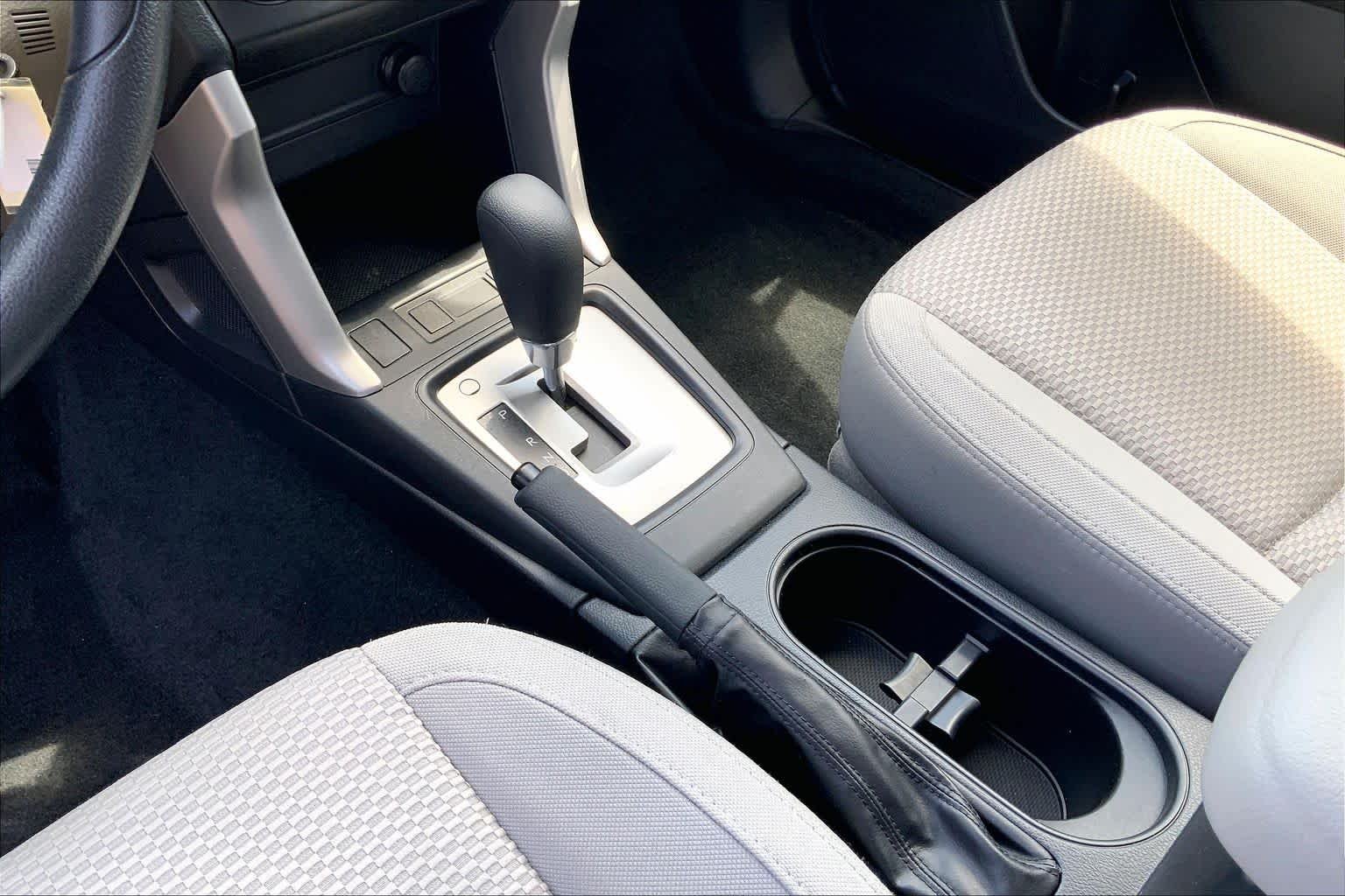 Used 2015 Satin White Pearl Subaru 2.5i Premium image 16