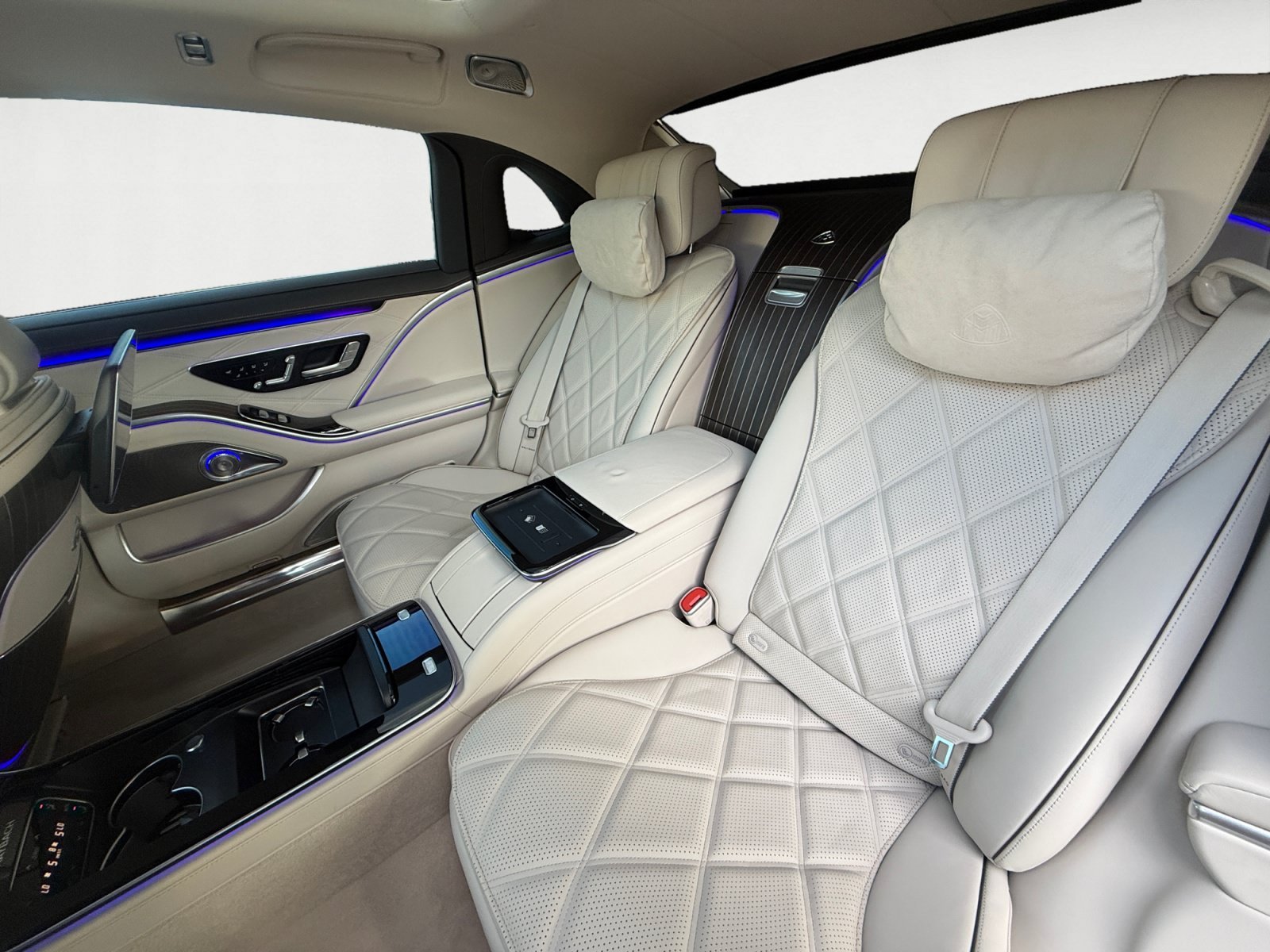 Used 2026 MANUFAKTUR Moonlight Whit Mercedes-Benz Maybach S 580 image 13