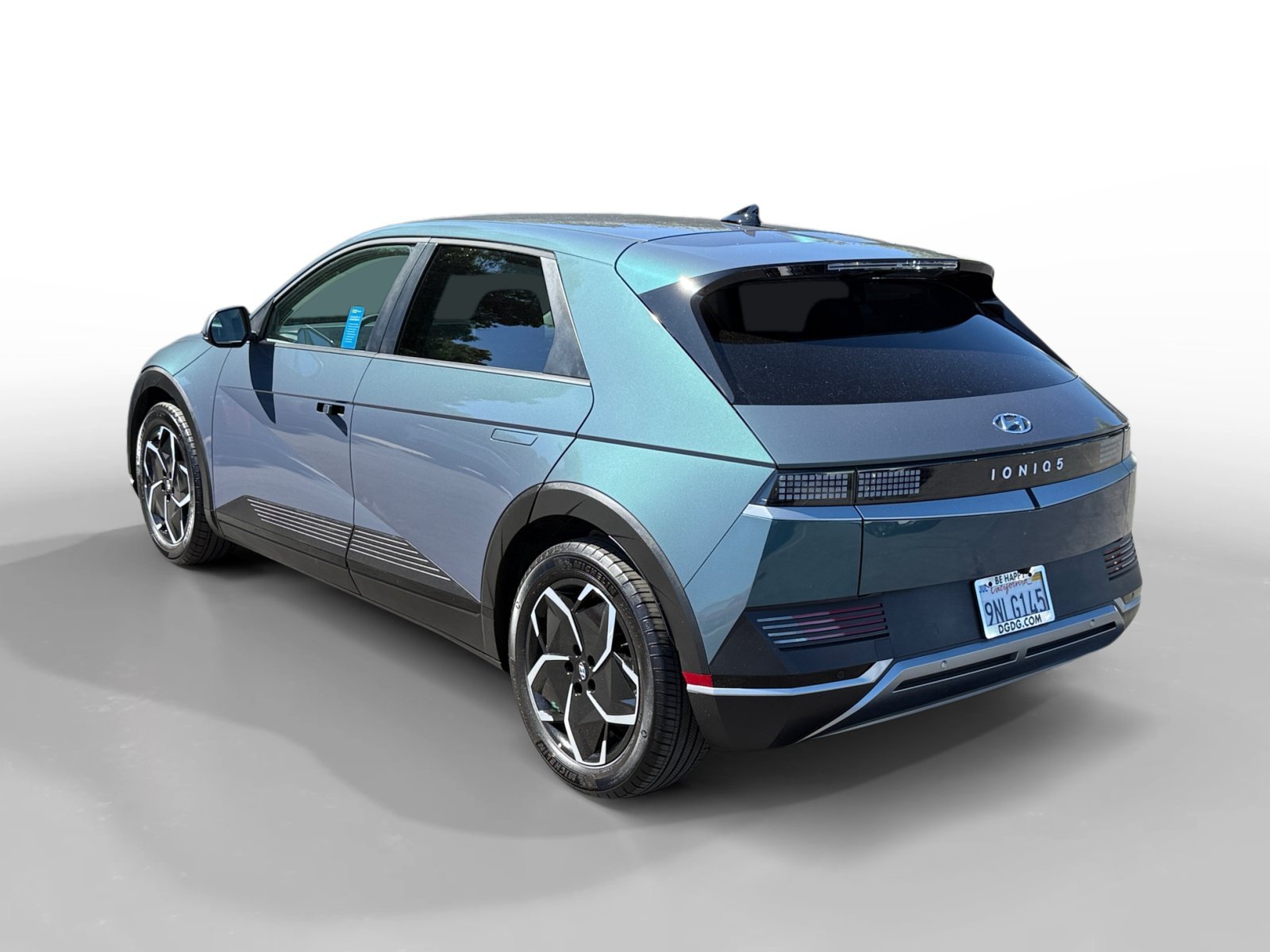 Certified Used 2024 Teal Hyundai SE image 3
