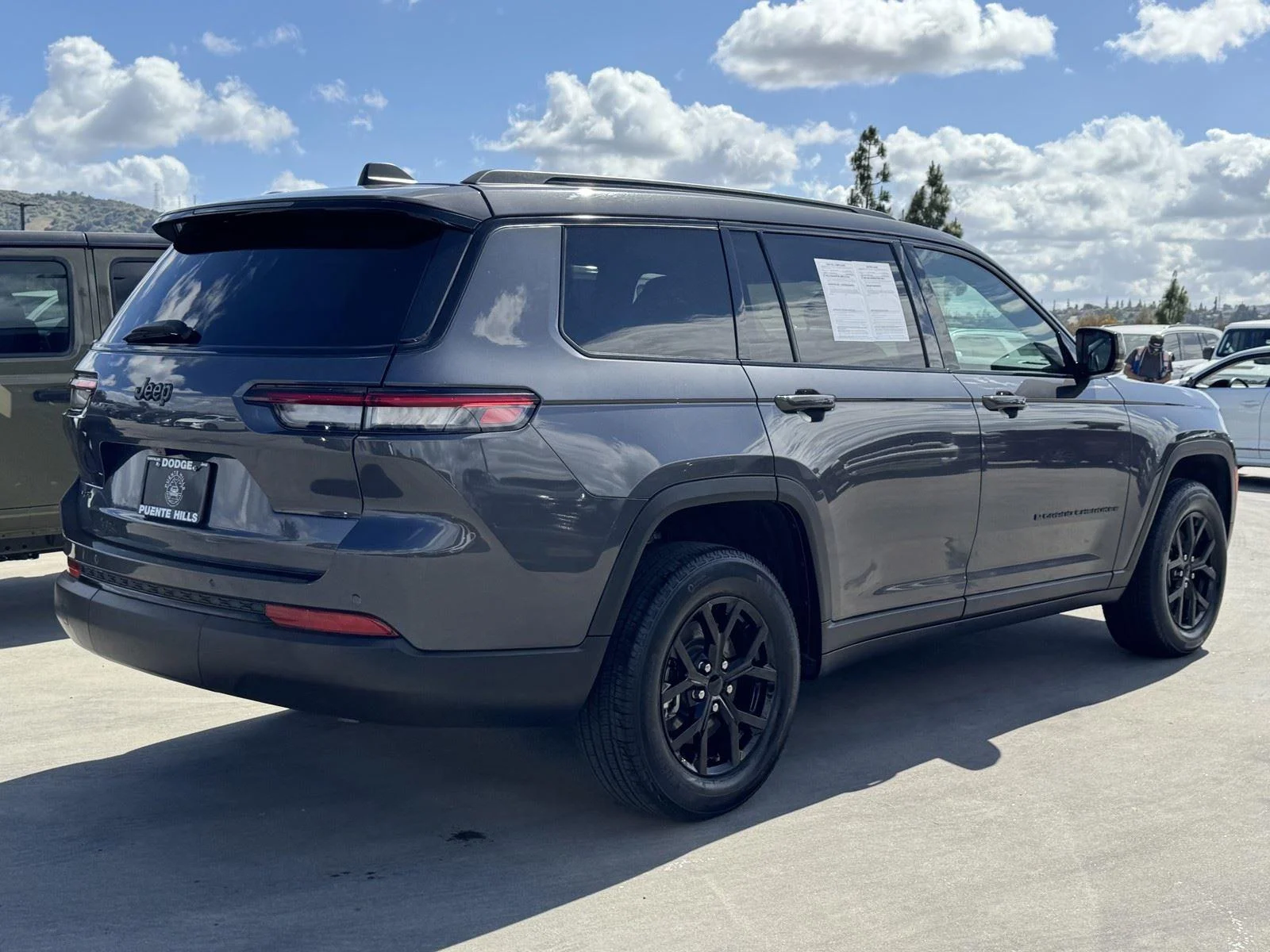 Used 2024 Baltic Gray Metallic Clearcoat Jeep Altitude image 7