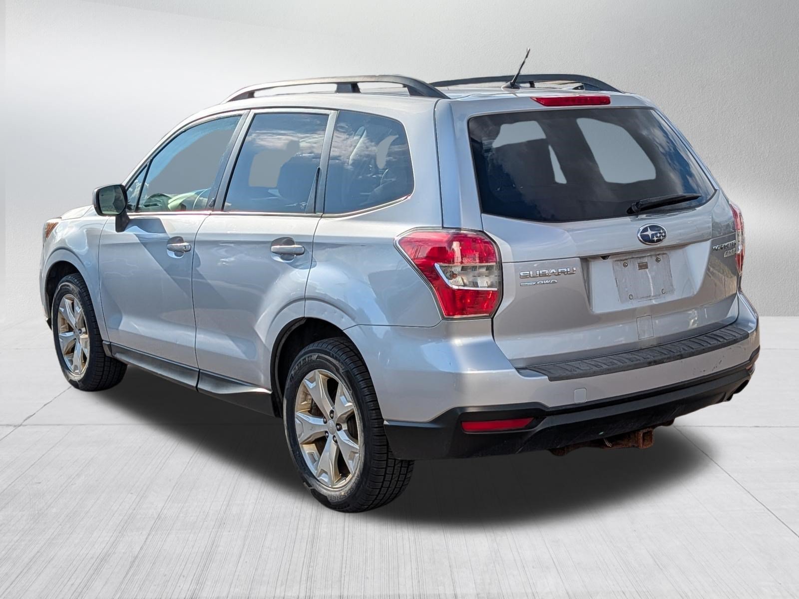 Used 2014 Ice Silver Metallic Subaru 2.5i Premium image 5