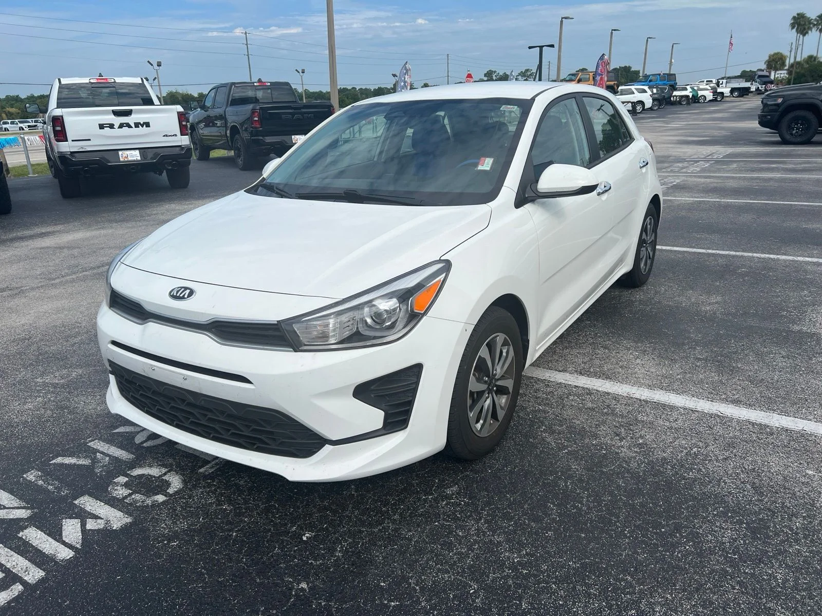 Used 2021 White Kia S image 4