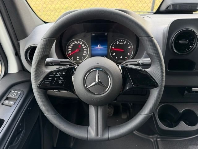 New 2026  Mercedes-Benz Cargo 144 WB image 13