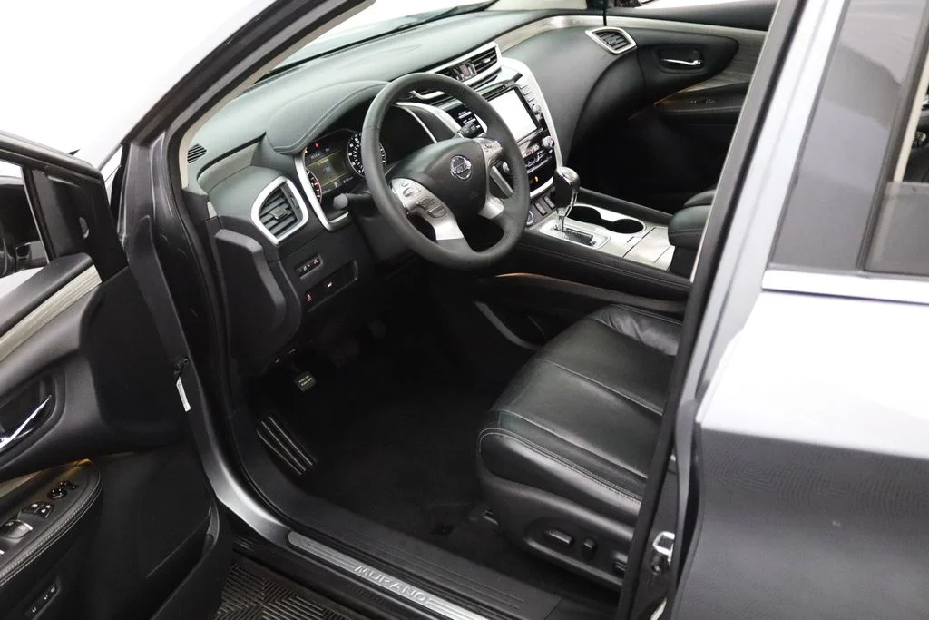 Used 2015 Gray Nissan SL image 16