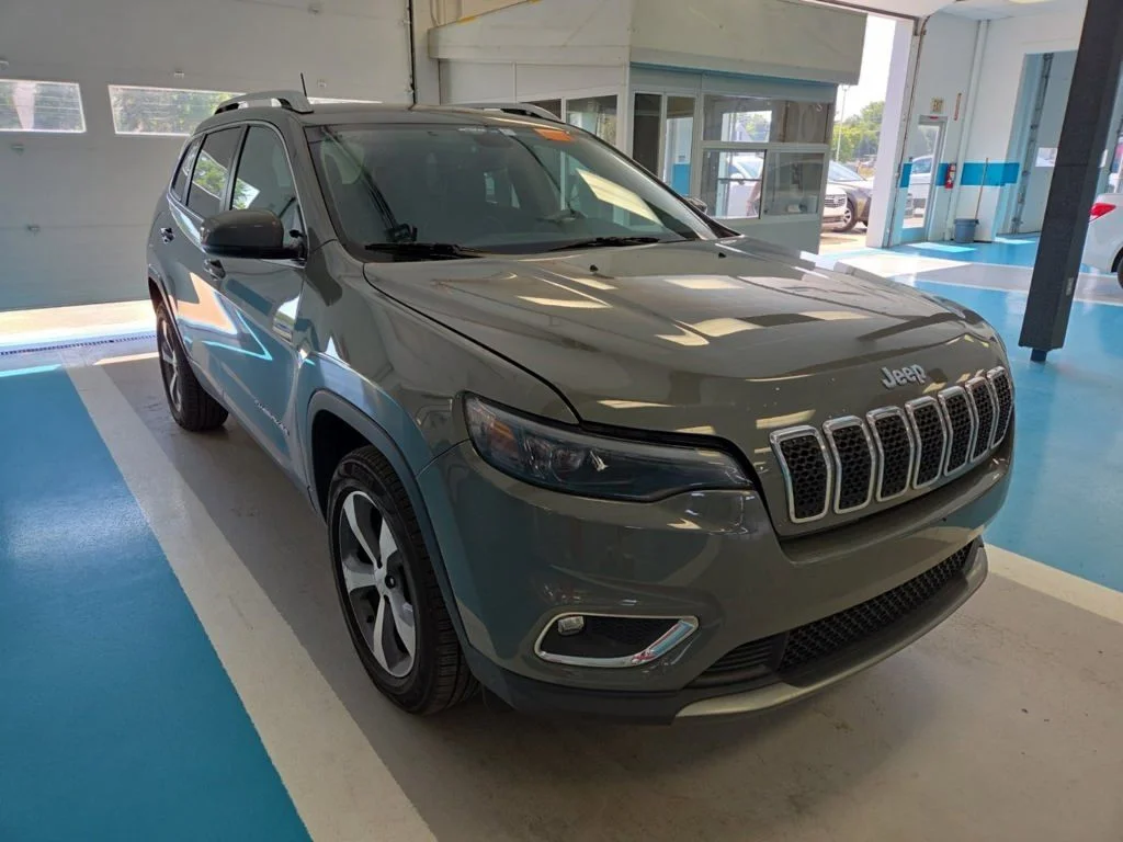 Used 2020 Gray Jeep Limited image 4