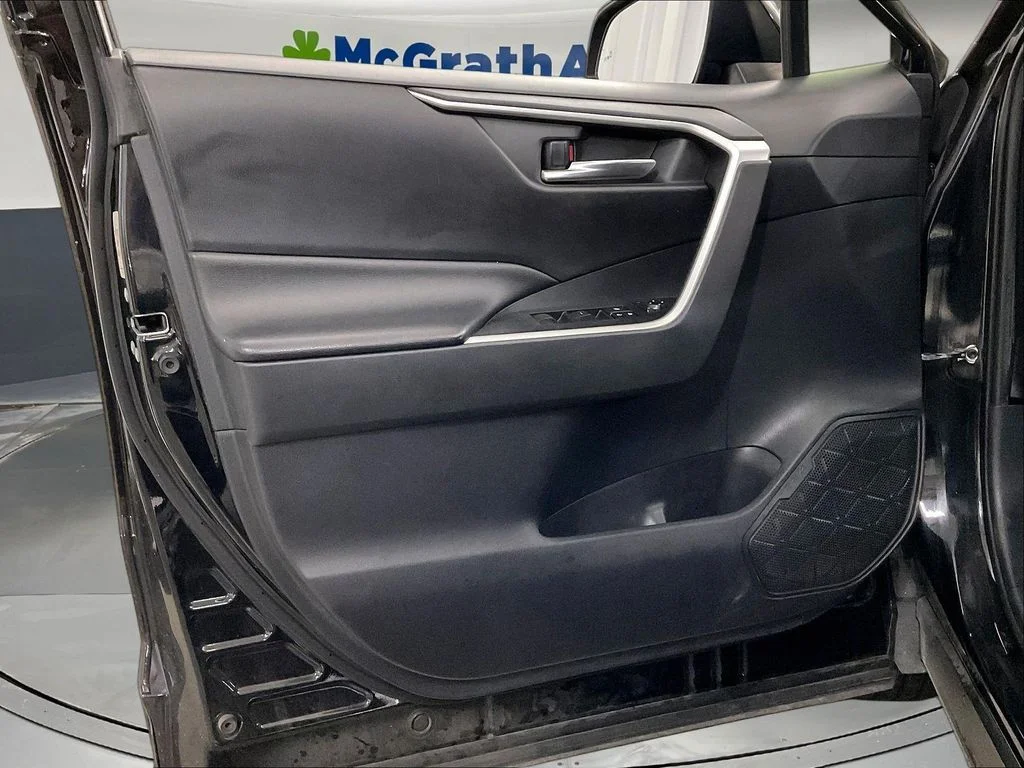 Used 2019 Black Toyota XLE image 27