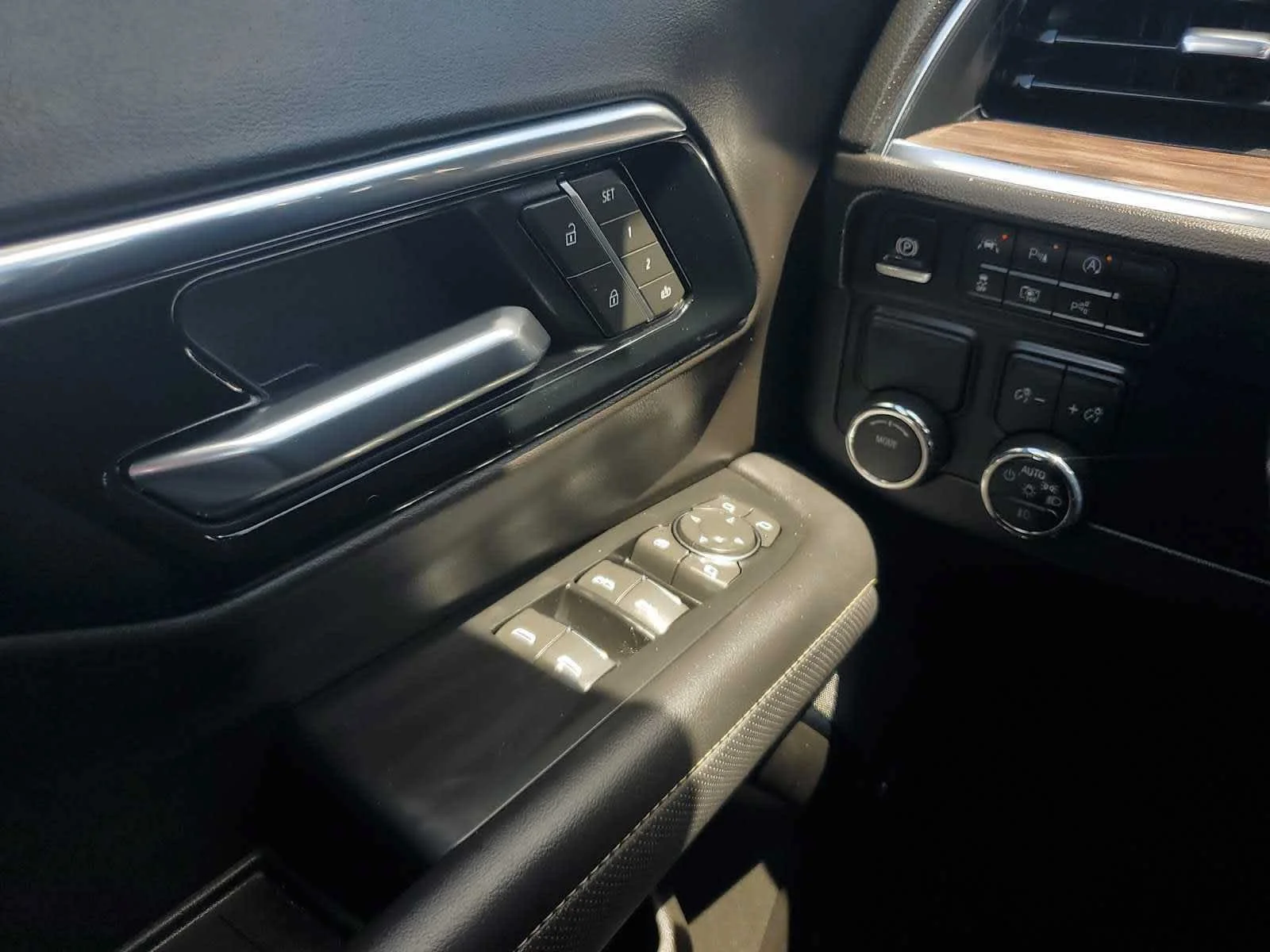Used 2025 Lakeshore Blue Metallic Chevrolet Premier image 16