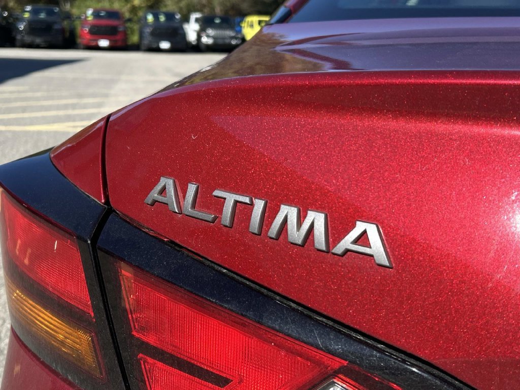Used 2023 Red Nissan 2.5 SR image 12