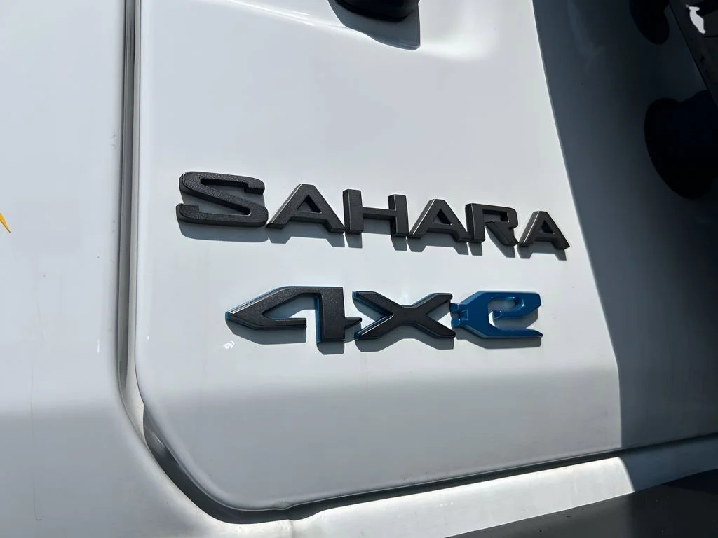 Used 2025 White Jeep Sahara image 33