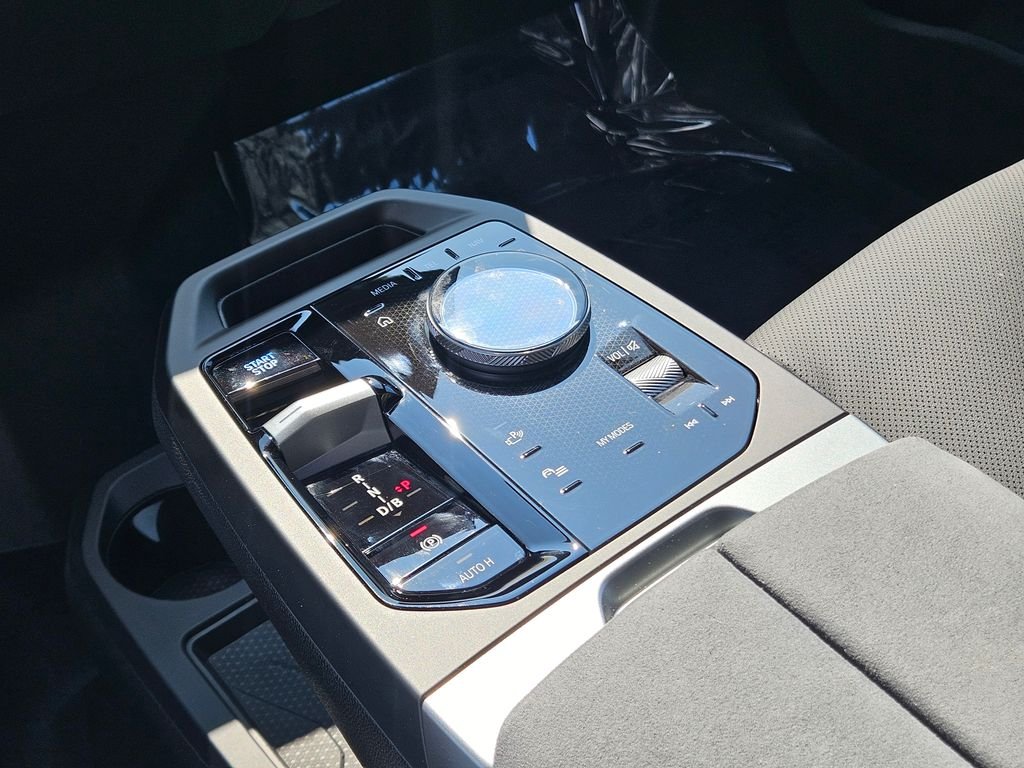 Used 2026 Black BMW xDrive60 image 30