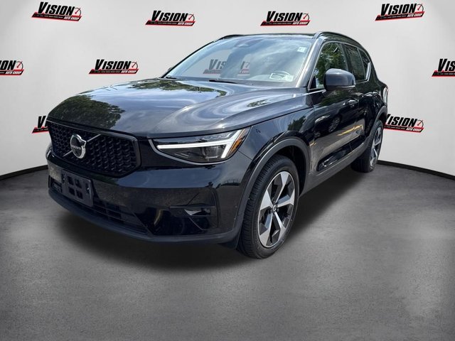 2025 Volvo XC40 B5 Plus Dark Theme