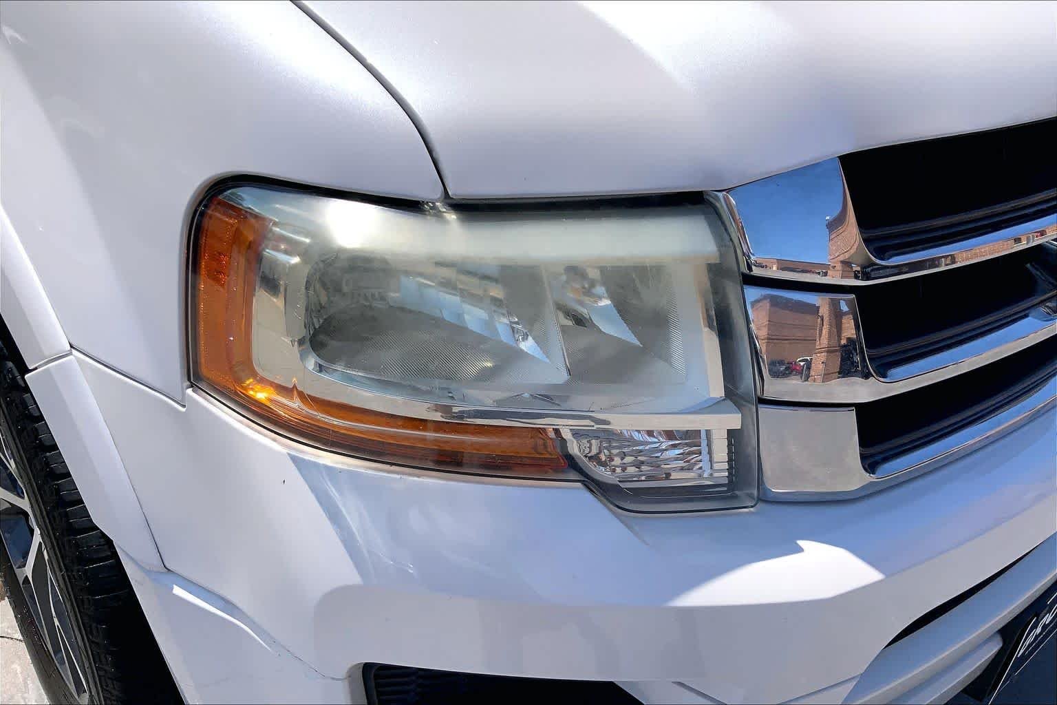 Used 2017 White Platinum Metallic Tri-Coat Ford XLT image 27