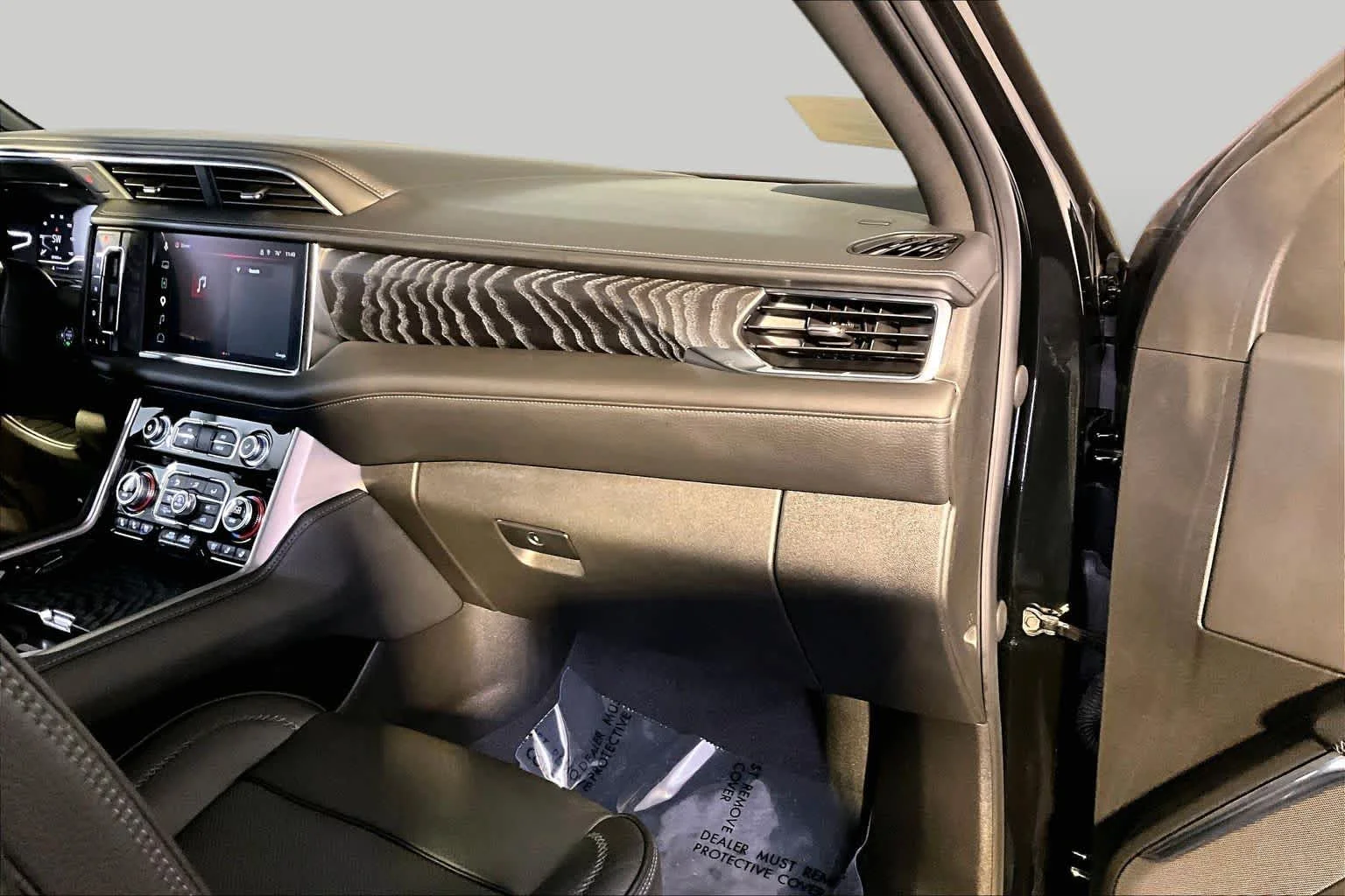 Used 2023 Onyx Black GMC Denali image 37