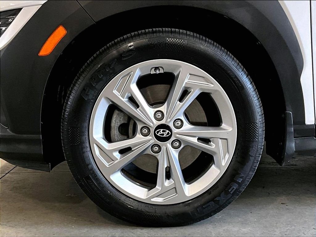 Used 2022 White Hyundai SEL image 7