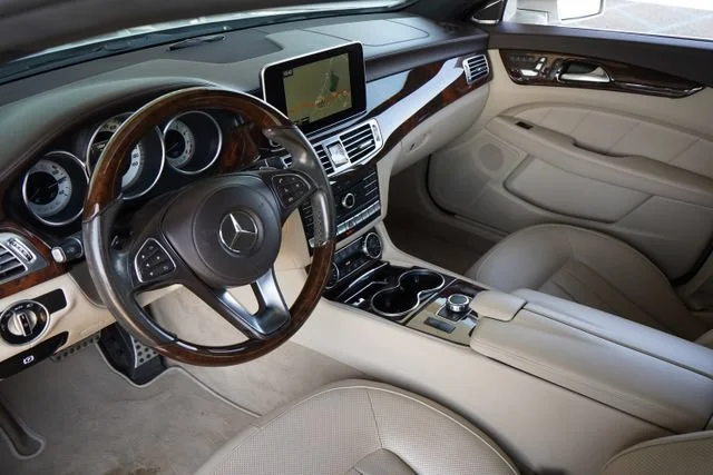 Used 2016  Mercedes-Benz CLS 550 image 2