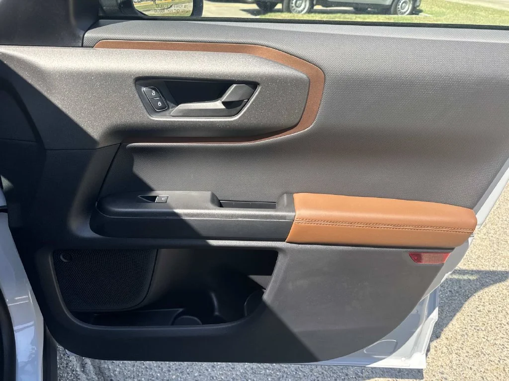 New 2026 Space White Metallic Ford Outer Banks® image 32