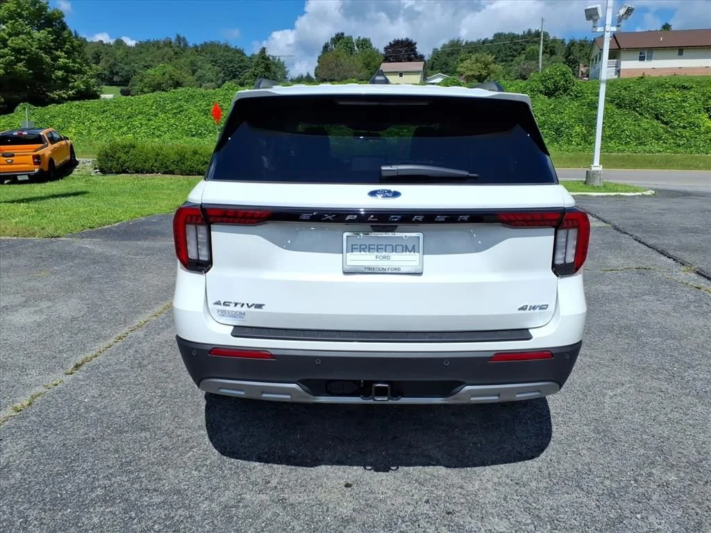 New 2026 Star White Metallic Tri-Coat Ford Active image 12