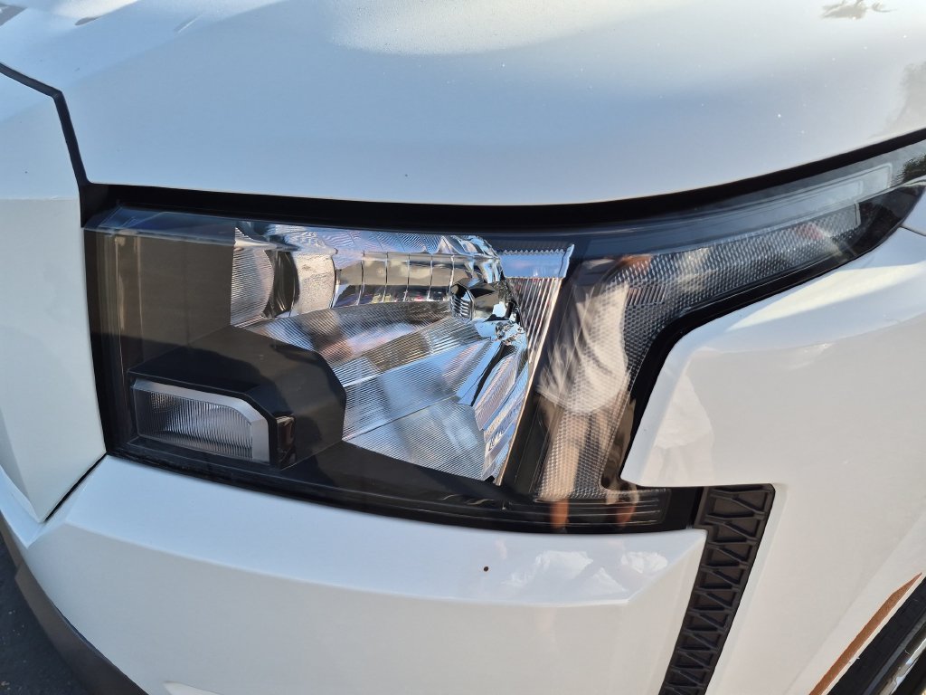 Used 2023 White Nissan SV image 9