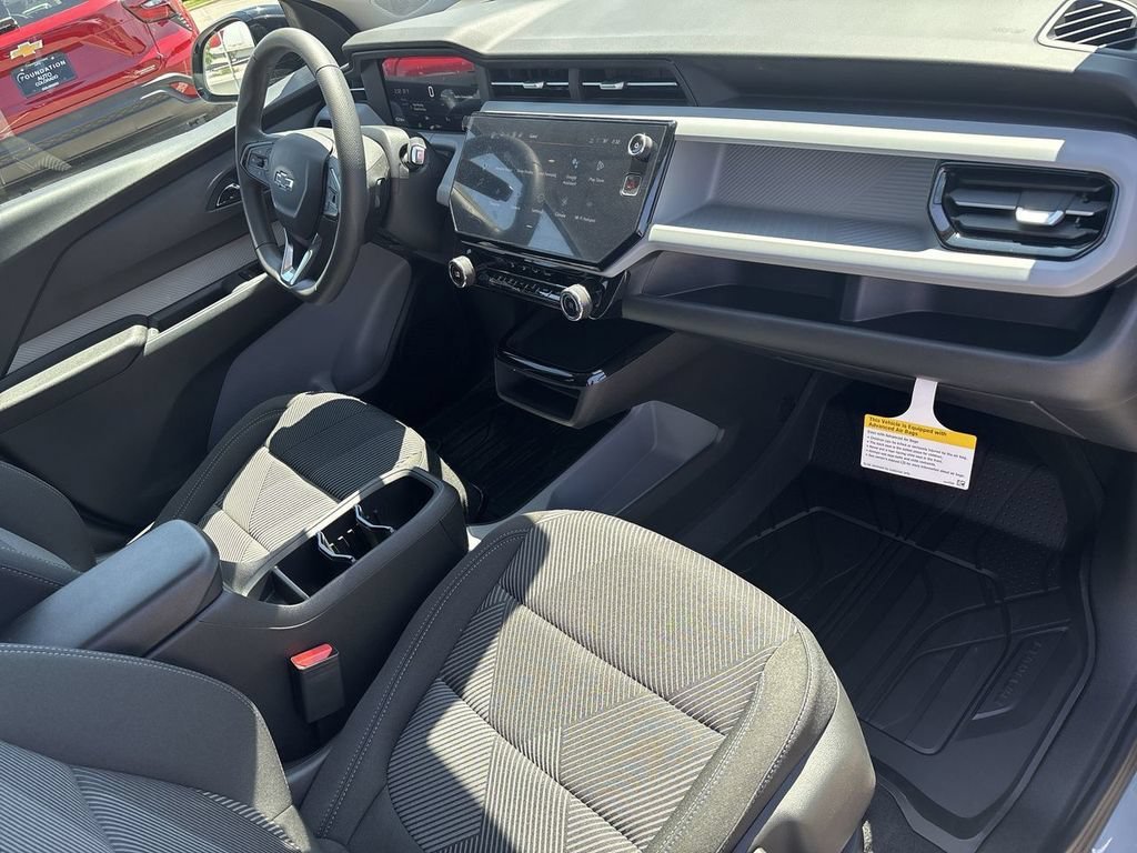 New 2027 Sterling Grey Metallic Chevrolet LT image 29