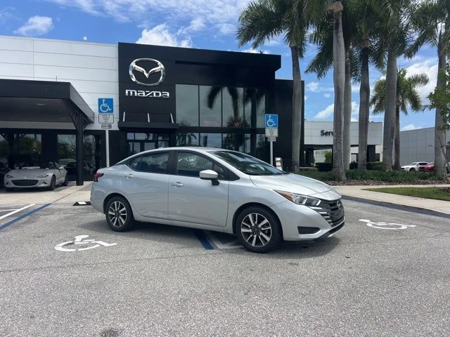 Used 2024 Silver Nissan 1.6 SV image 2