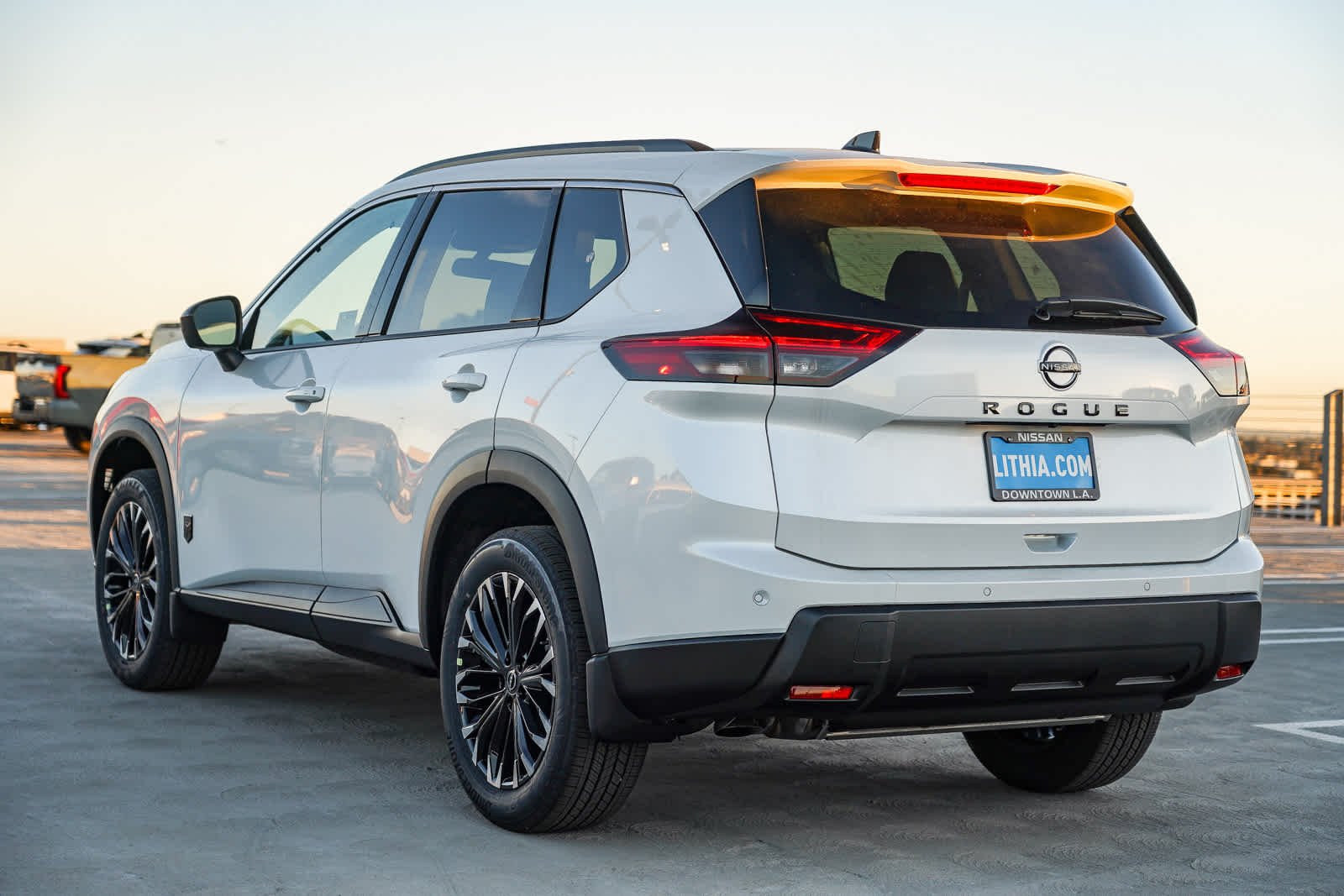 New 2026 Everest White Pearl TriCoat Nissan Dark Armor™ image 8