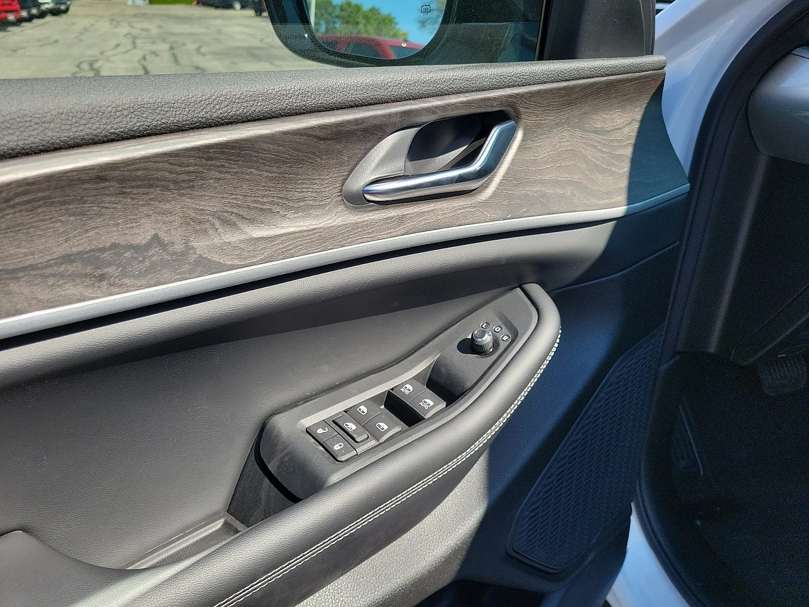 New 2027 Bright White Jeep L LAREDO ALTITUDE 4X2 image 11