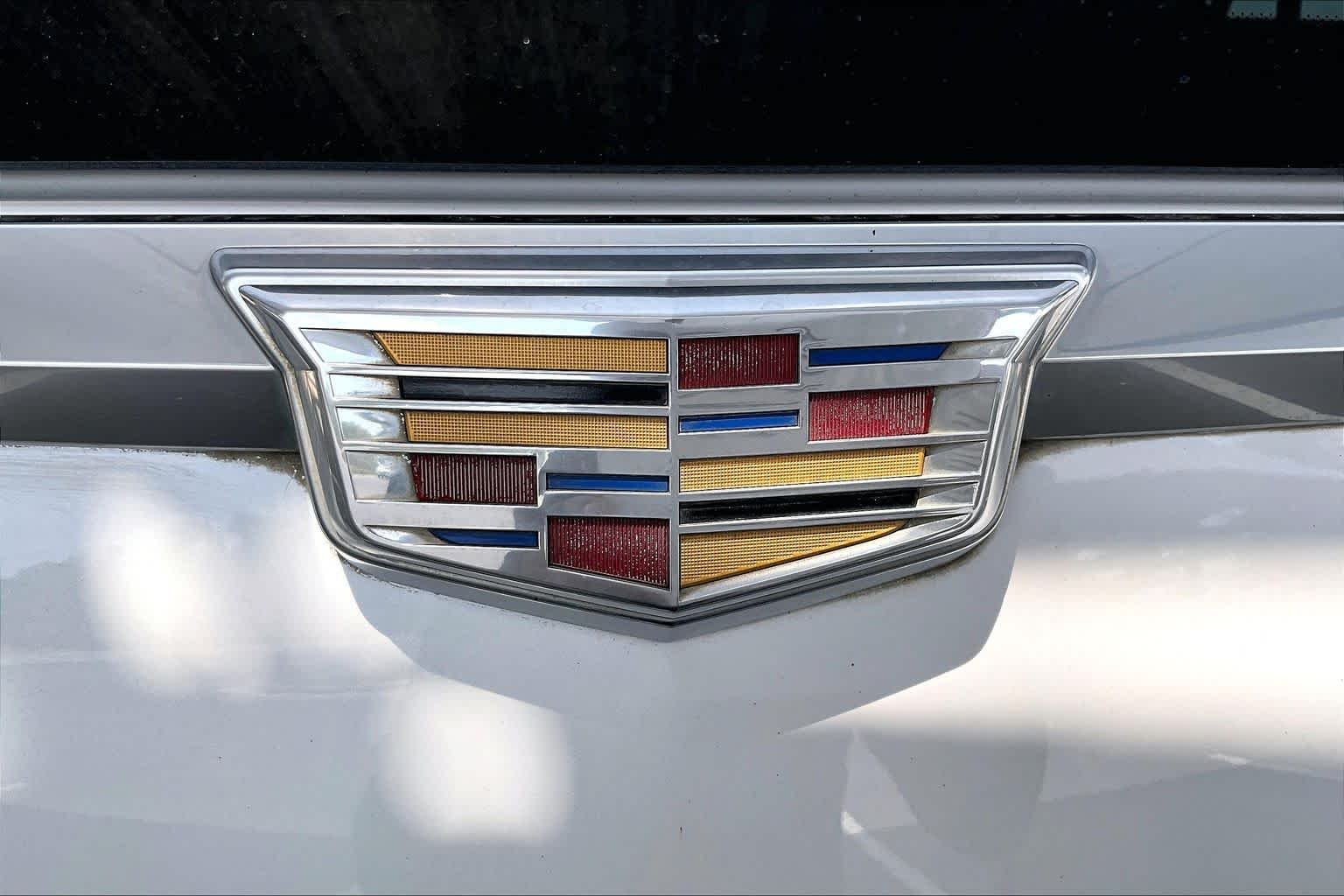 Used 2019 Crystal White Tricoat Cadillac Premium Luxury image 31