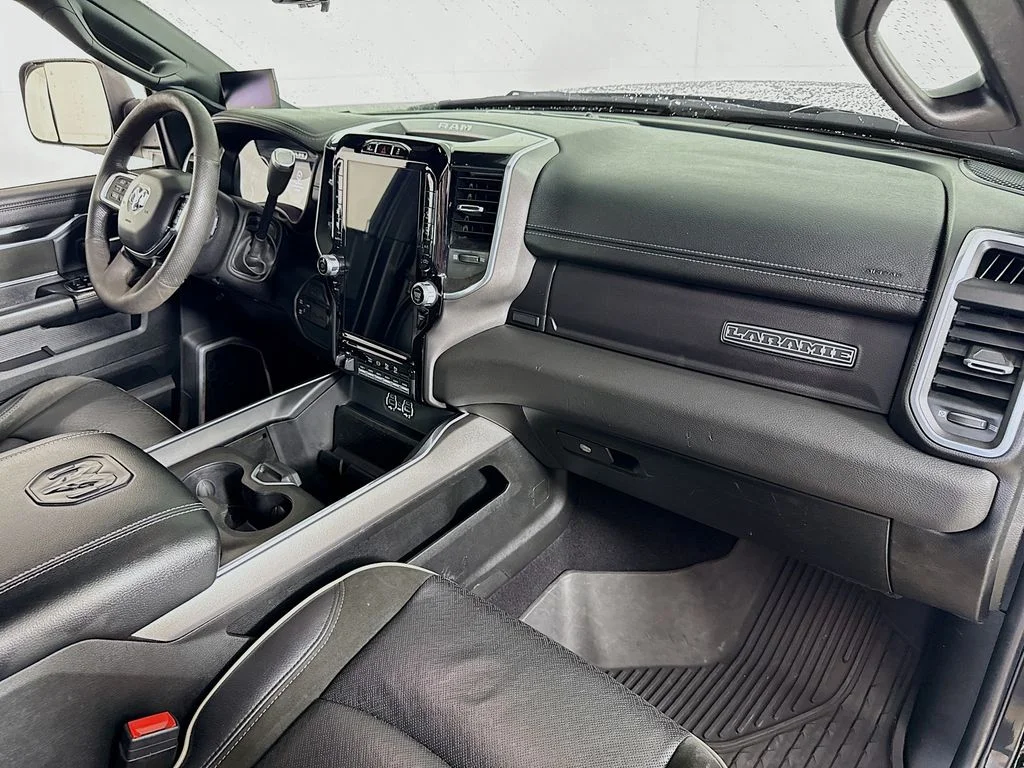 Used 2021 Diamond Black Ram Laramie image 31