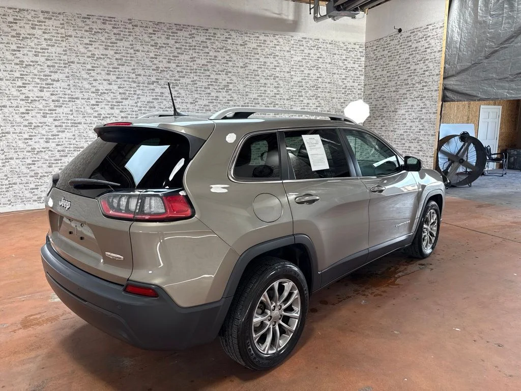 Used 2019 Light Brownstone Pearlcoat Jeep Latitude Plus image 7