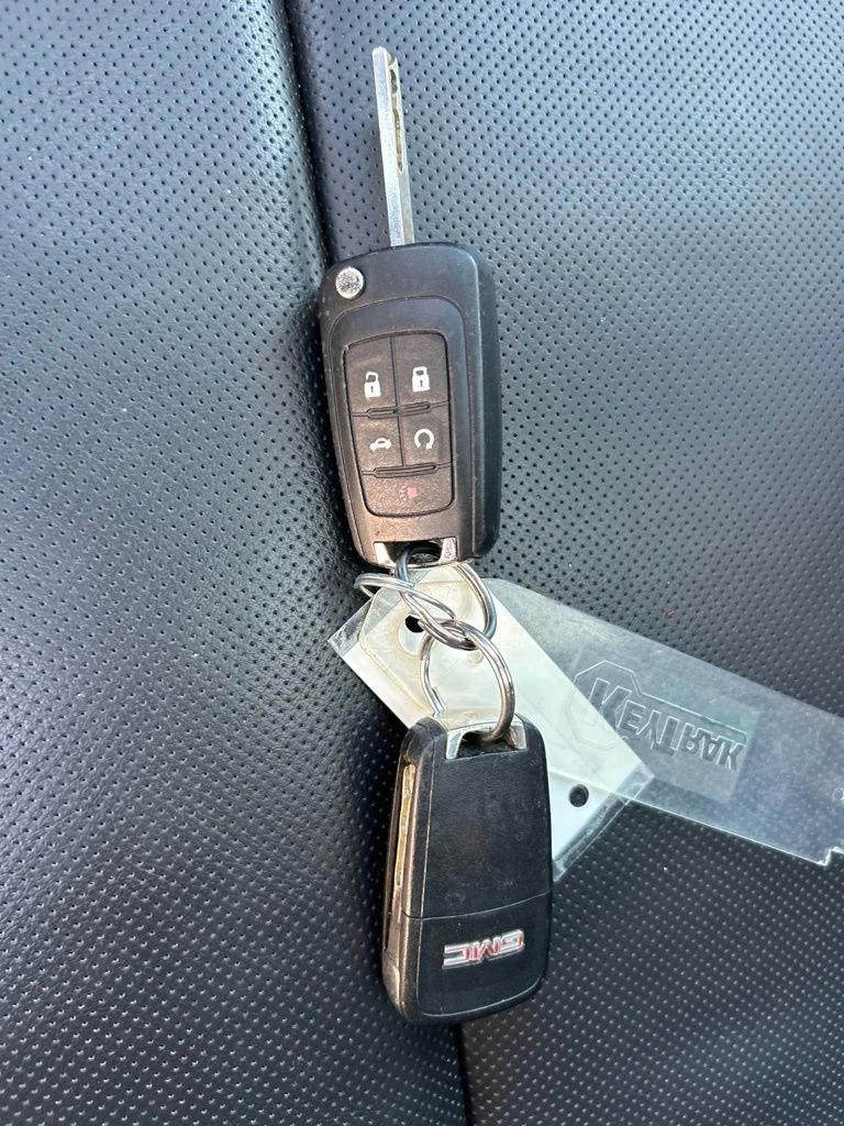 Used 2012 Silver GMC SLT-2 image 28