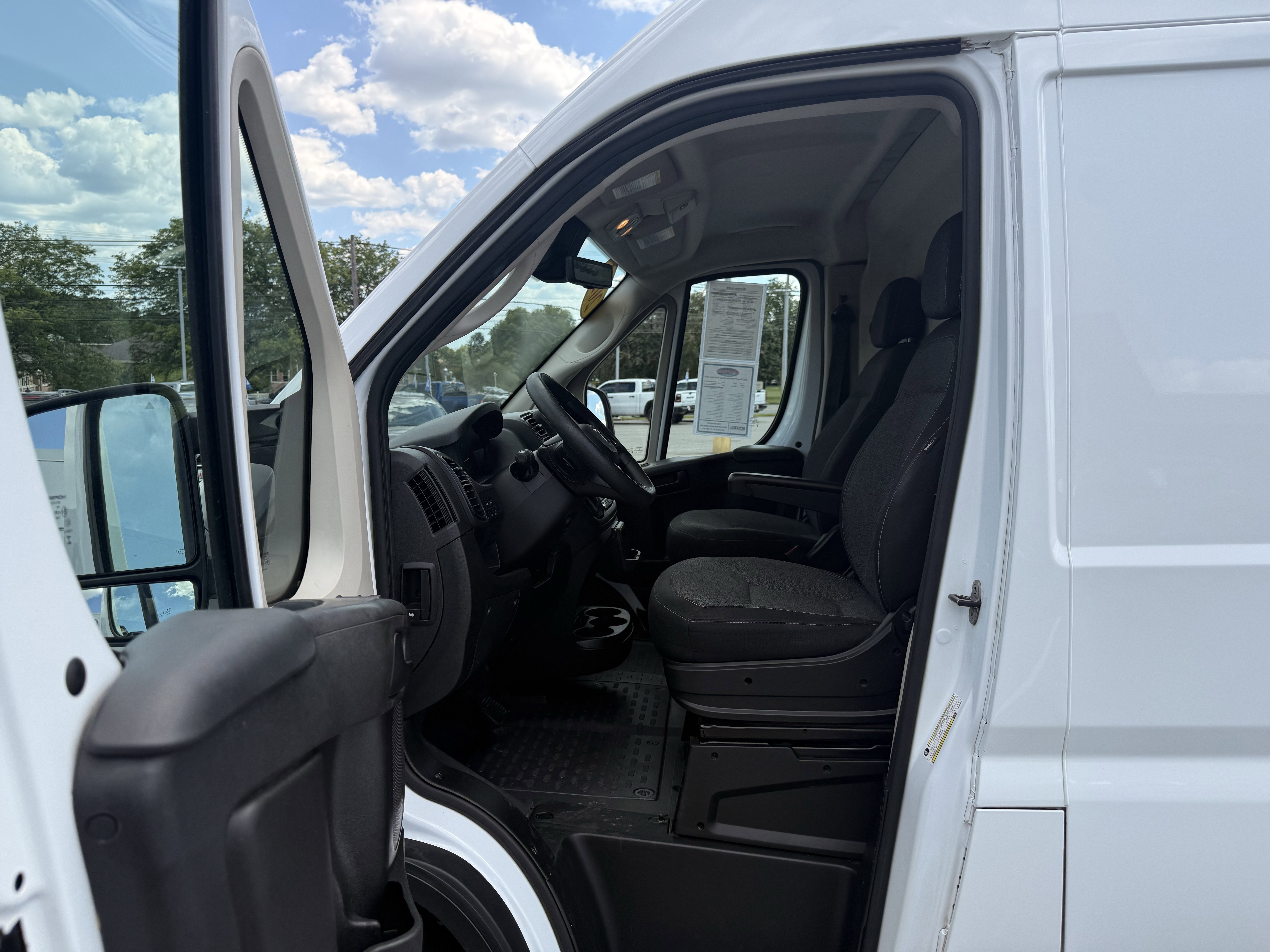 Used 2022 White Ram High Roof image 9