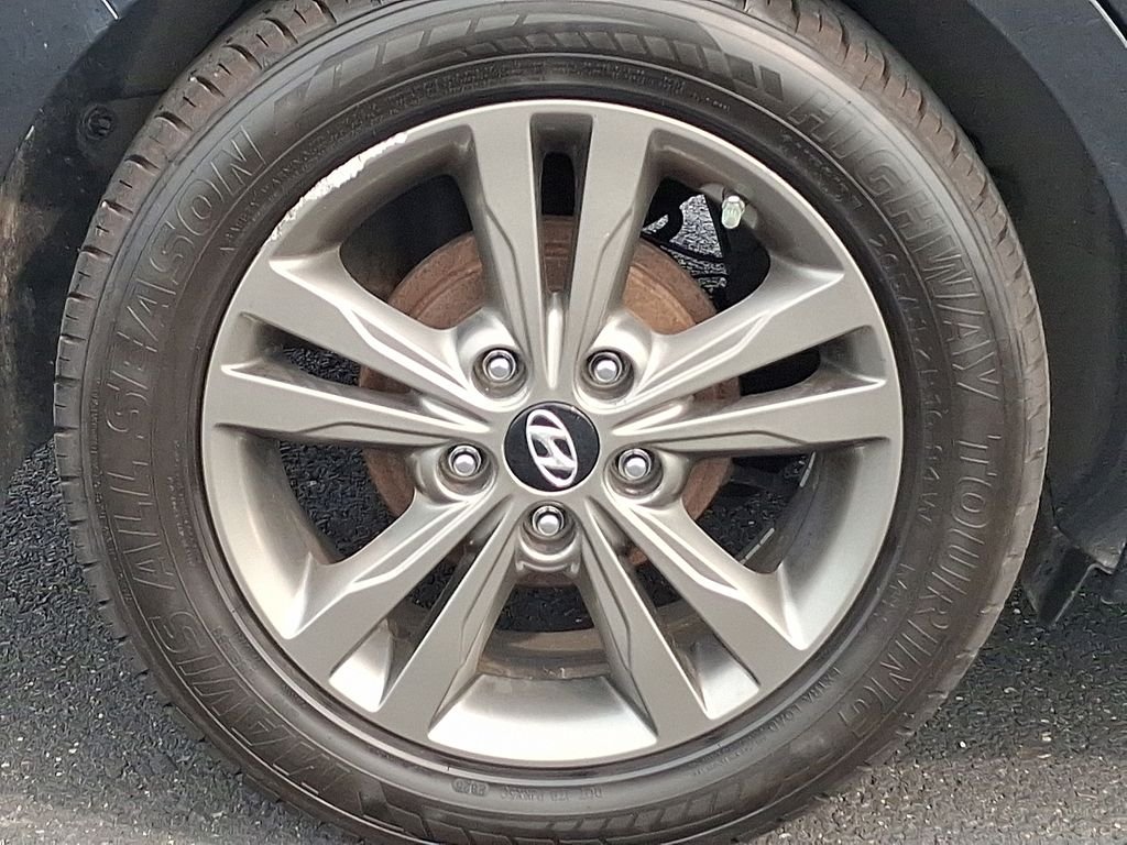 Used 2017 Black Hyundai SE image 9