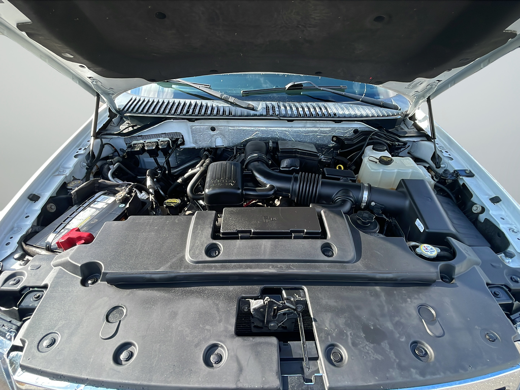 Used 2014 White Ford Limited image 22