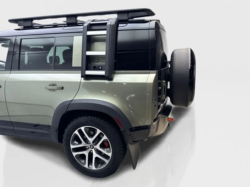 Used 2023 Green Land Rover X image 17
