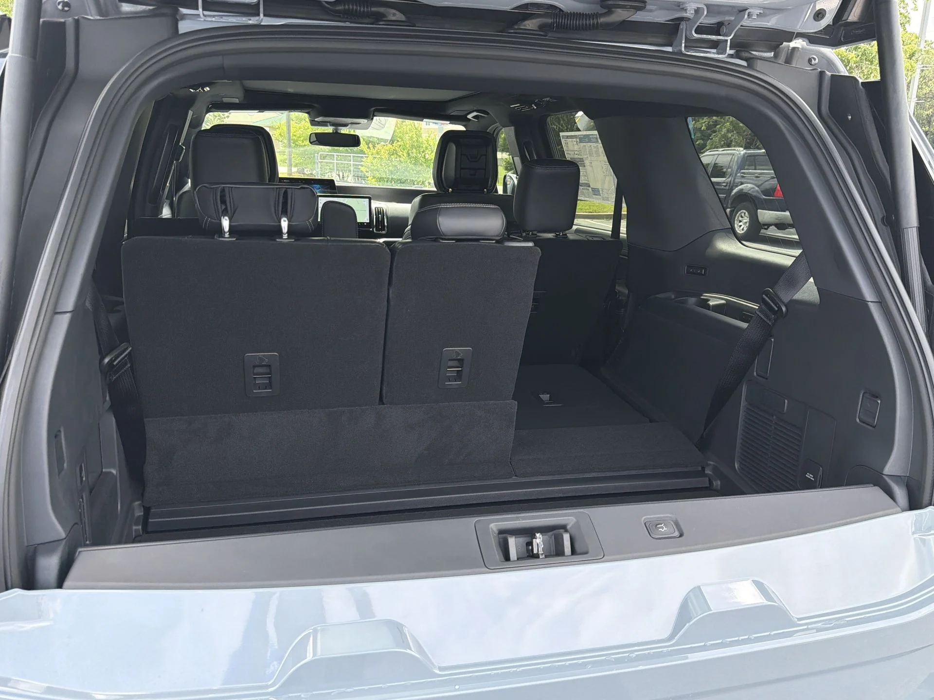 New 2026 Glacier Gray Metallic Tri-Coat Ford Platinum® image 28